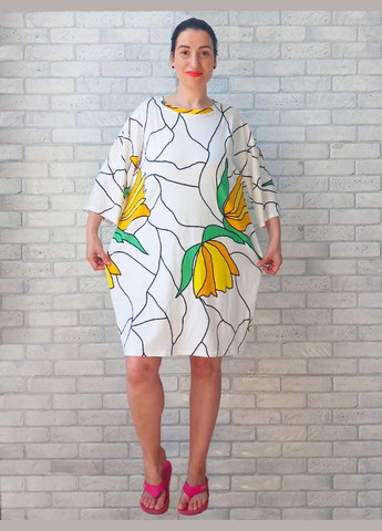 Белое повседневный туника - платье летнее женское свободного кроя оверсайз рукав 3/4, (цвет белый в тюльпаны), вискоза бамбук No Brand с цветочным принтом