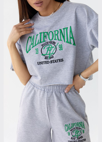 Костюм із шортами та футболкою прикрашений вишивкою California 6292 Lurex (280910294)