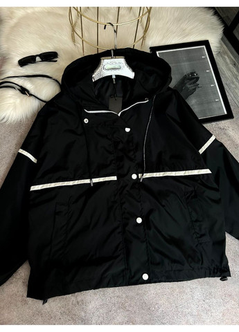 Жіноча вітровка з капюшоном та контрастними вставками Україна (352769271}