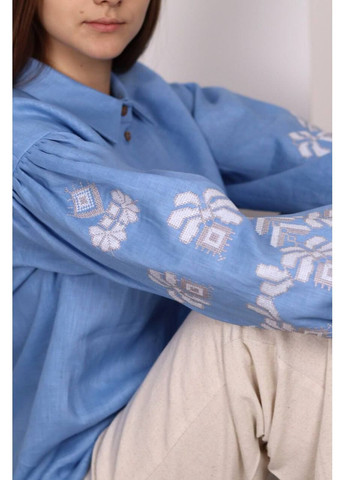 Блакитна жіноча вишита блуза на гудзики жоржина блакитна MOTYV візерунок квітковий льон (365957013)