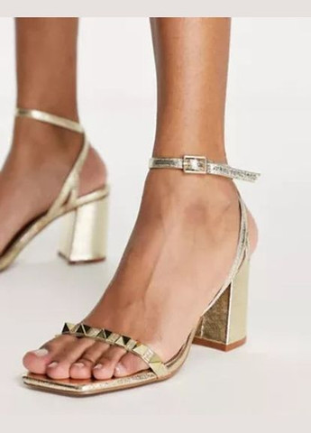 Босоніжки Asos holt studded mid heeled sandals in gold (290688096)