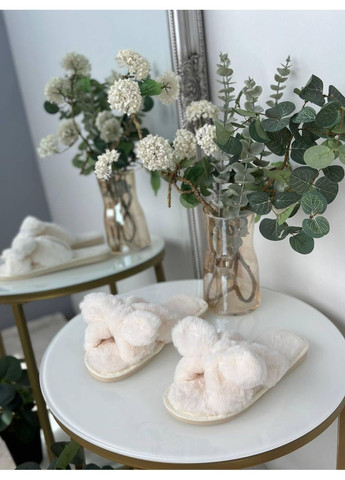 Молочные тапочки No Brand