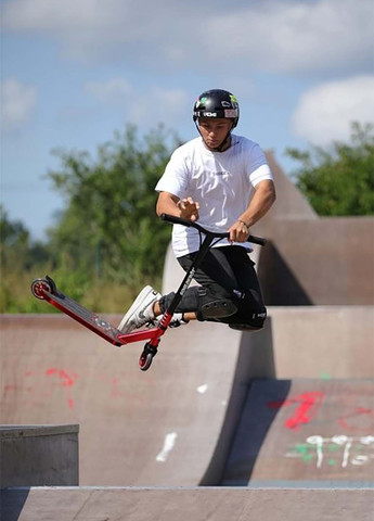 Самокат трюковый Schildkrot Flipwhip Electric Черный/Красный Schildkröt (302224123)