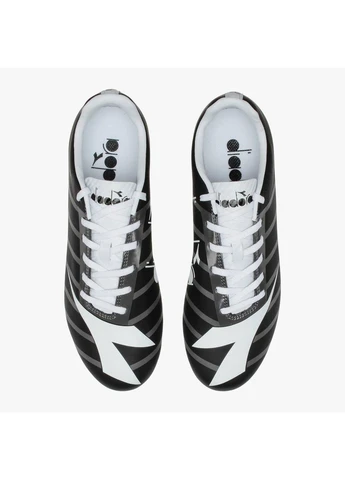 Черно-белые футбольные бутсы Diadora