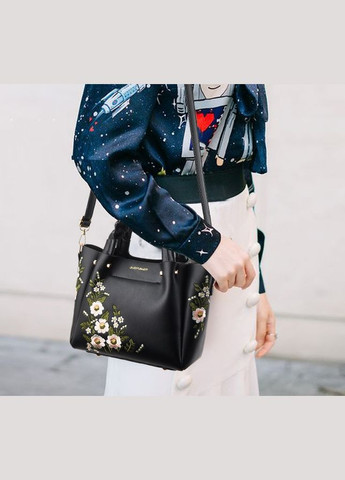 Жіноча сумка з вишивкою сумочка з квіточками еко шкіра чорна OEM (322284093)