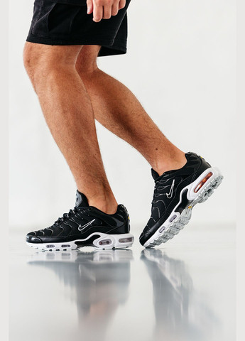 Черные демисезонные кроссовки мужские и женские nike air max tn plus black | найк аир макс тн плюс черные No Brand