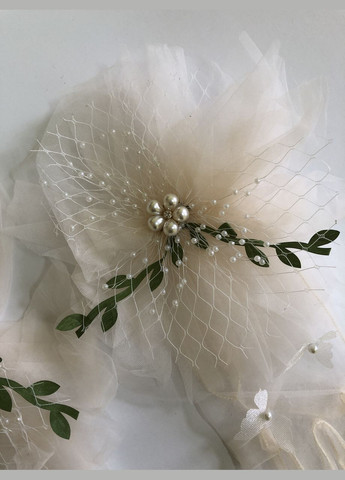 Фатиновые перчатки с бусинами fashion accessories one size (S/M/L) бежевый (7-52) No Brand (313286078)