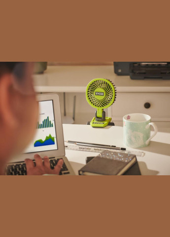 Вентилятор аккумуляторный клипса USB Lithium RCF4-120G 4В акб 1х2А·час 3800об·мин вращение 325° поворот 180° 2 скорости 0.29кг Ryobi (342397734)