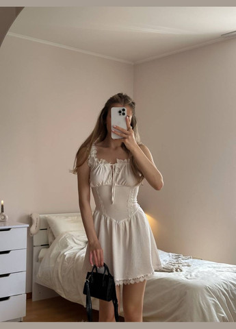 Молочное нежное молочное платье с кружевом No Brand