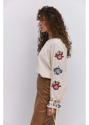 Бежевая женская вышиванка с цветами mkar35495 Arjen (368992532)