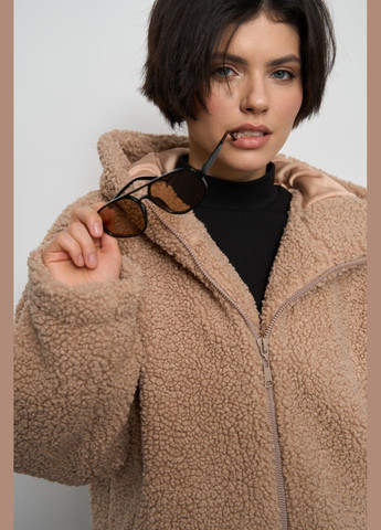 Бежевая женская куртка тедди барашек скапюшоном цвет капучино р.l/xl 450902 New Trend