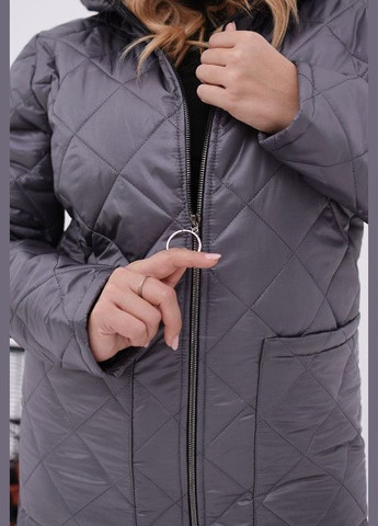 Сіра жіноча тепла стьобана куртка колір сірий р.54/56 449458 New Trend