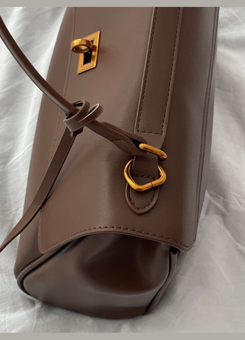 Жіноча стильна саквояж шоколадна No Brand сумка (327878039)