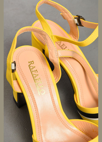 Желтые босоножки женские желтого цвета Let's Shop с ремешком