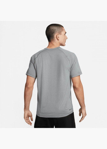 Сіра футболка чоловіча dri-fit ready grey dv9815-084 Nike