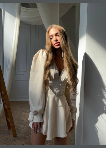 Бежева бежева сукня-комбінезон з імітацією корсету спереду, відкритим декольте та довгим рукавом – елегантний та спокусливий вибір No Brand однотонна