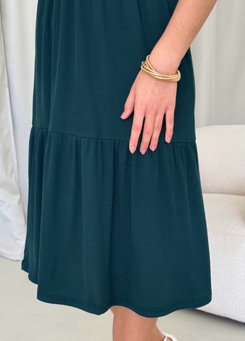 Изумрудное пляжное, повседневный, кэжуал свободное летнее платье трапеция в рубчик с короткими рукавами клеш, платье-футболка, а-силуэт Merlini однотонное