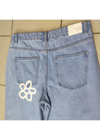 Джинсы женские прямые с белыми цветами хлопок 42 голубые No Brand - (363053986)