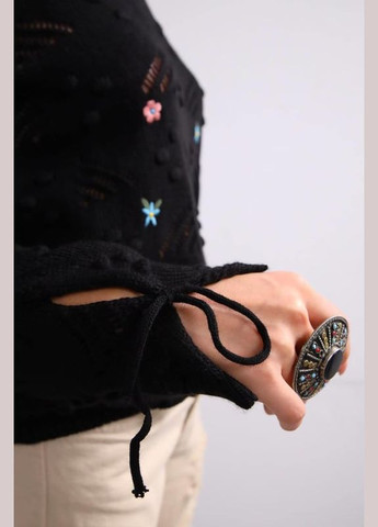 Чорний ажурний вовняний светр з вишивкою і завязками на рукавах чорний You Best