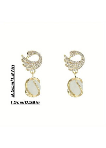 Сережки жіночі з підвіскою лебідь золотисті з білим каменем 3.5 см AurumLux010 Liresmina Jewelry (360884123)