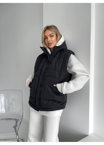 Жилетка жіноча з капюшоном та кишенями,плащівка Еммі,синтепон 200 Україна (361623648)