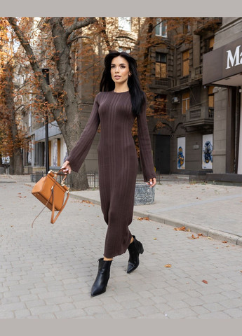 Коричневое кэжуал платье вязаное Larionoff однотонное