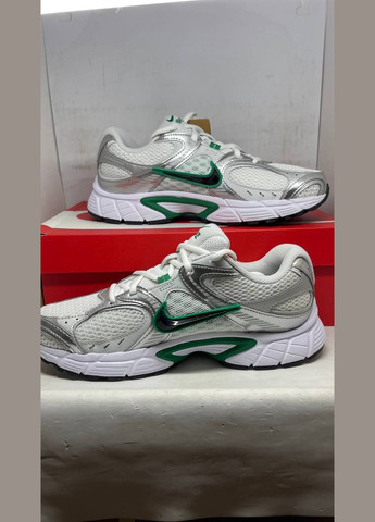 Білі кросівки чоловічі Nike V5 RNR