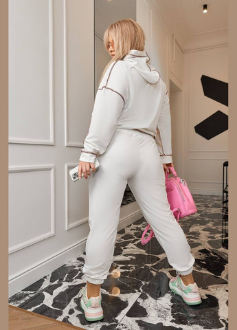 Жіночий спортивний костюм двійка колір молочний р.50/52 450926 New Trend (282926721)