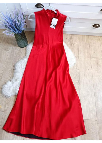 Чорна атласна сукня міді Zara