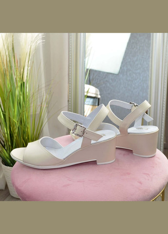 Босоніжки жіночі шкіряні на танкетці. Колір бежевий. 36 розмір Vasha para (303931858)