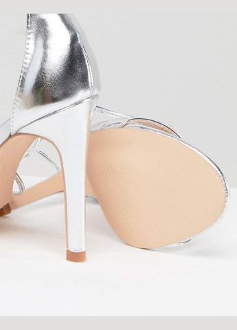 Серебряные босоножки на каблуке Glamorous