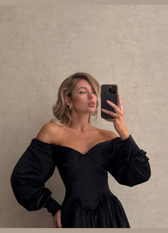 Женский бархатный комбенизон Adelante комбинезон-шорты однотонный чёрный кэжуал, вечерний