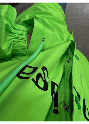 Зелена демісезонна куртка жіноча 9096 вітрівка оверсайз подовжена з капюшоном і написами Lady yep