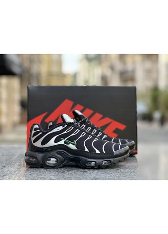 Черные демисезонные кроссовки мужские nike air max plus tn black silver green найк аир макс тн плюс черные No Brand