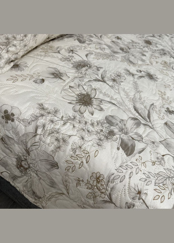 Комплект стеганое покрывало с наволочками бежевого цвета с цветочным рисунком размер 200×230 см. No Brand (345064746)