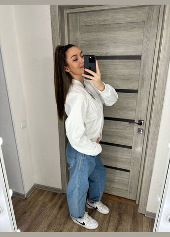 Белая демисезонная женская куртка бомбер из эко кожи цвет белый New Trend