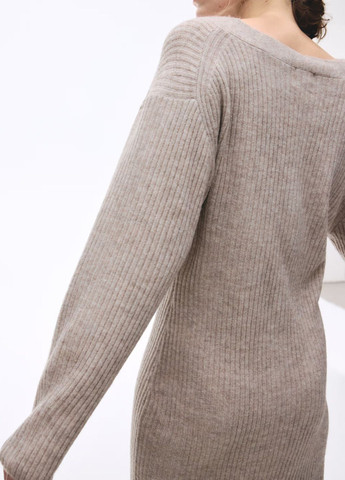 Светло-бежевое платье H&M однотонное