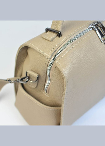 Бежевая кожаная женская маленькая сумка саквояж на молнии с ручкой и ремешком Serebro (322846268)