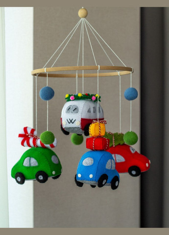 Дитячий музичний мобіль на ліжечко для немовлят WooolyWool «Святкові машинки» з 35 мелодіями No Brand (342758033)