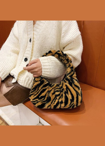 Женская меховая 10451 сумка багет тигр черно коричневая No Brand (326487529)