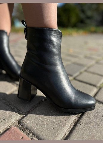 Зимние женские ботинки на каблуке утепленные (1825) No Brand из искусственной кожи