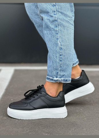 Черные женские черные кроссовки на белой высокой подошве повседневные кеды из экокожи No Brand