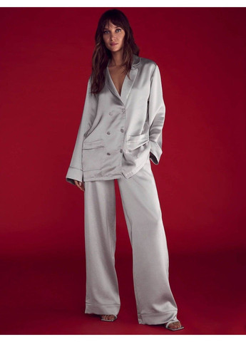 Серая всесезон пижама сатиновая luxe satin double-breasted long pajama set gray Victoria's Secret