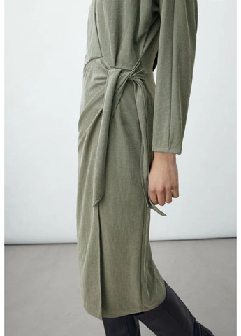 Зеленое кэжуал платье на запах Massimo Dutti однотонное