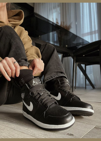 Кроссовки зимние женские и мужские Nike Air Jordan 1 winter black white fur | Найк Аир Джордан 1 черно-белые с мехом No Brand чёрно-белые зима (308072641)