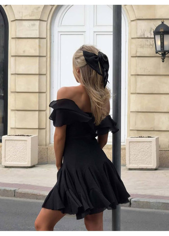 Чорна повсякденний, коктейльна, вечірня, кежуал жіноча сукня з рюшами з відкритими плечима FINO Mode