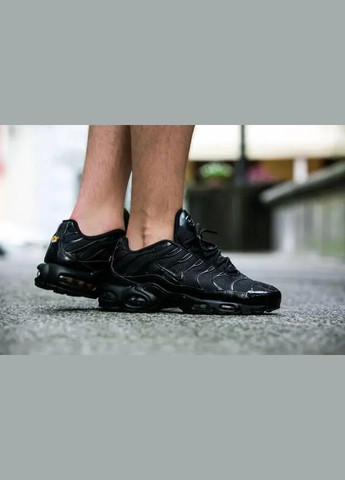 Белые демисезонные кроссовки мужские nike air max plus triple black 604133-050 No Brand