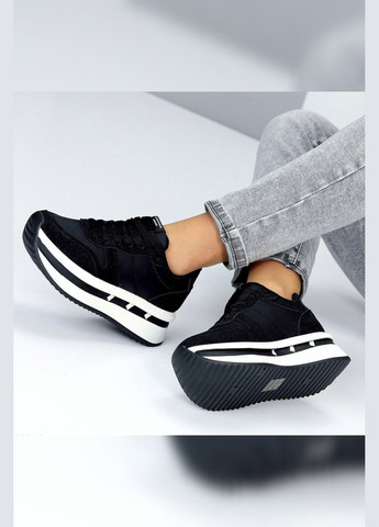 Чорні літні кросівки жіночі спортивні чорні літні для жінок з білою підошвою на платформі Viki кросівки
