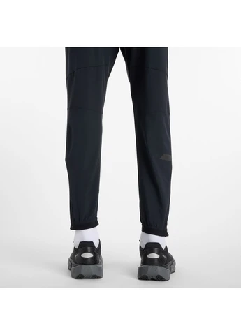 Черные брюки New Balance