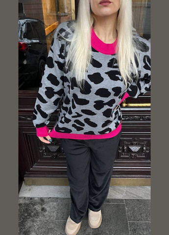 Серый летний теплый мягкий свитер на холодное время года с трендовым принтом лео. No Brand